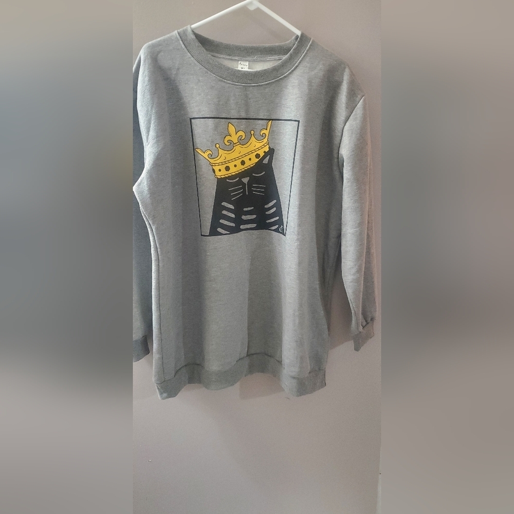 Gray Adult Sweatshirt with Crown Cat Design.